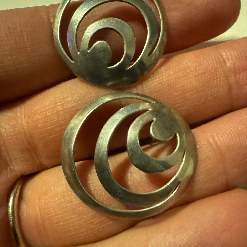 Vintage Artist signed 925 Sterling silver spiral swirl earrings with 14K post 4g - Picture 11 of 12